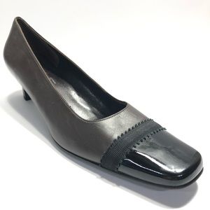 Salvatore Ferragamo women's cap toe pumps EUC